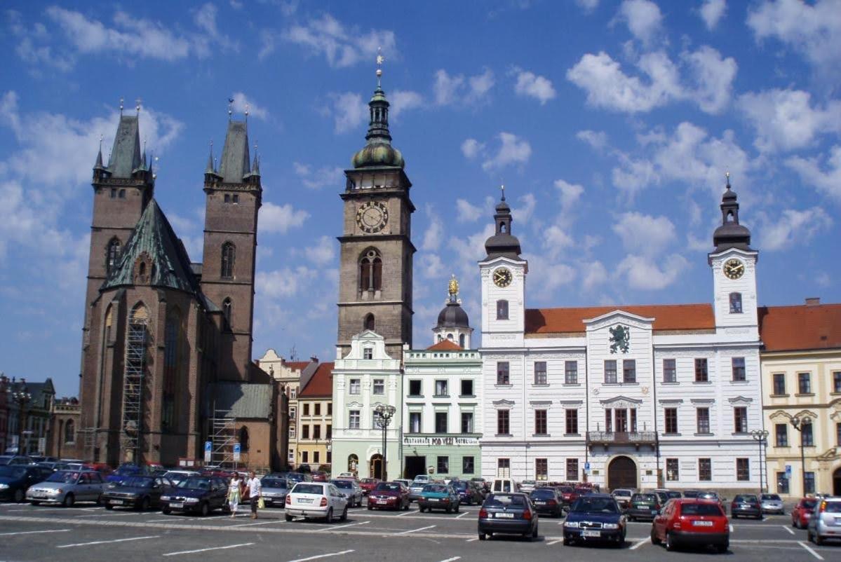 Prostorny Byt V Centru 3 Kk 80 M2 Hradec Kralove Exterior photo